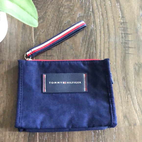 🔥3/$20 Make up pouch with body wash - Picture 4 of 9